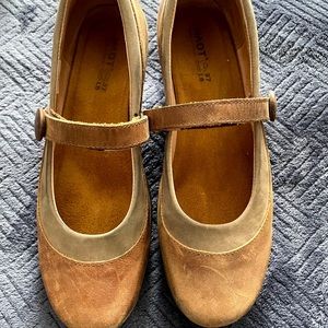 Naot women’s Latest Dress Pump European Size 37